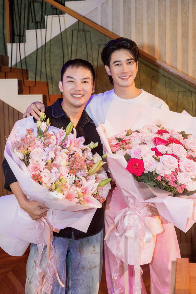 tumchingroup's tweet photo. ขอบคุณทุกกำลังใจที่มอบให้กับ “พายุ” ตลอดทุกการแสดงที่ผ่านมา ขอบคุณแฟน ๆ ทุกคนที่เดินทางมาเชียร์

ขอขอบคุณทีมงานทุกฝ่าย ทั้งเบื้องหน้าและเบื้องหลัง ที่ทุ่มเทแรงกายแรงใจ ดูแลและสร้างสรรค์ทุกองค์ประกอบให้การแสดงครั้งนี้ออกมาสมบูรณ์ที่สุด
 #OnceAgainWithEuro 
#ONCEAGAIN https://t.co/x5nMyWWoep