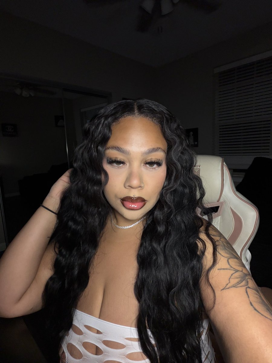 PreeyaWright's tweet photo. Who wanna be my camera man/parttime content partner ?? I’m so fr https://t.co/sWemHGDWzR
