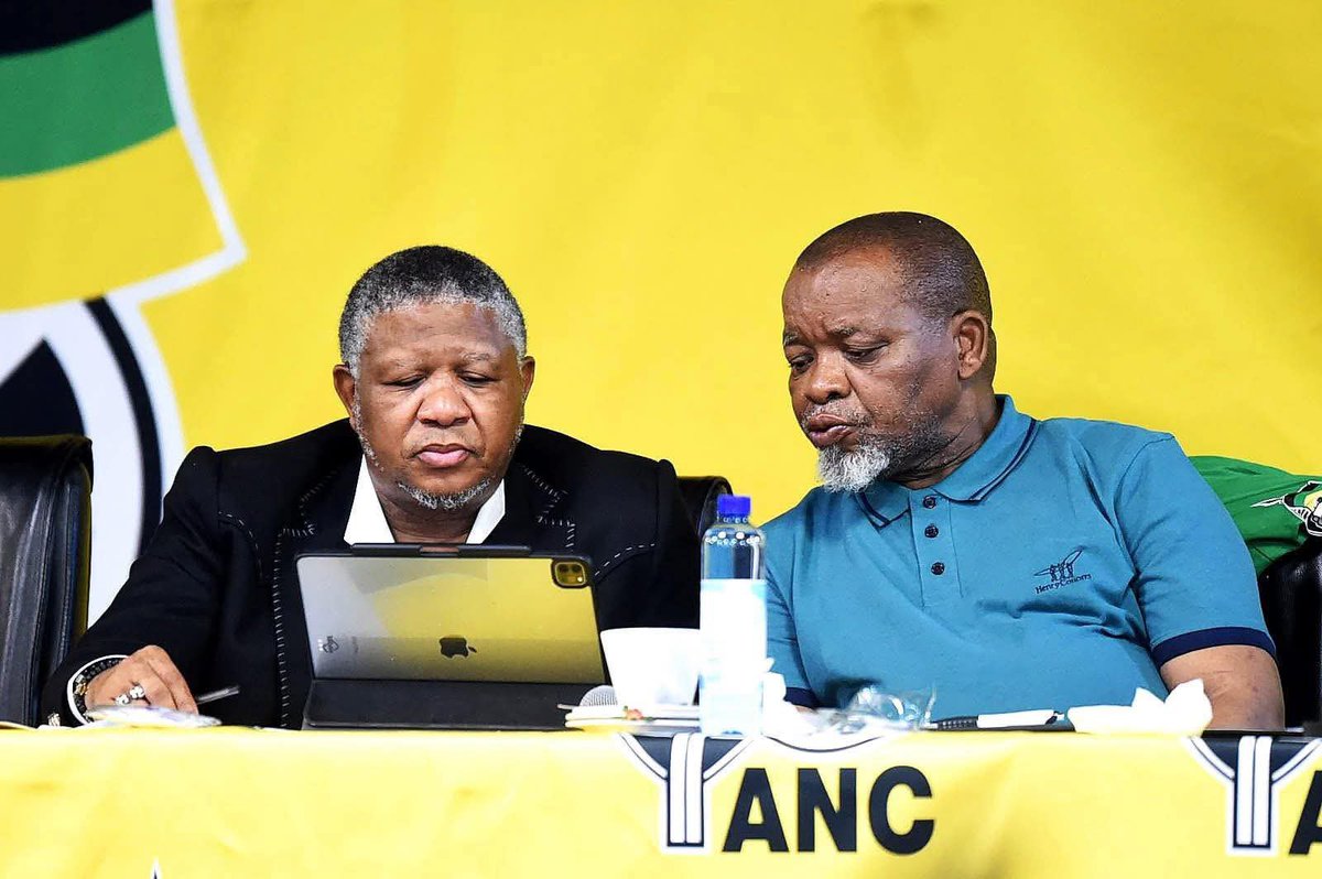 MackTshepo_92's tweet photo. @MbalulaFikile @MbalulaFikile  Typer mowe gore be o nyaka a mention ANC, instead he did hit the nerve. https://t.co/GzBZLWFb8Q