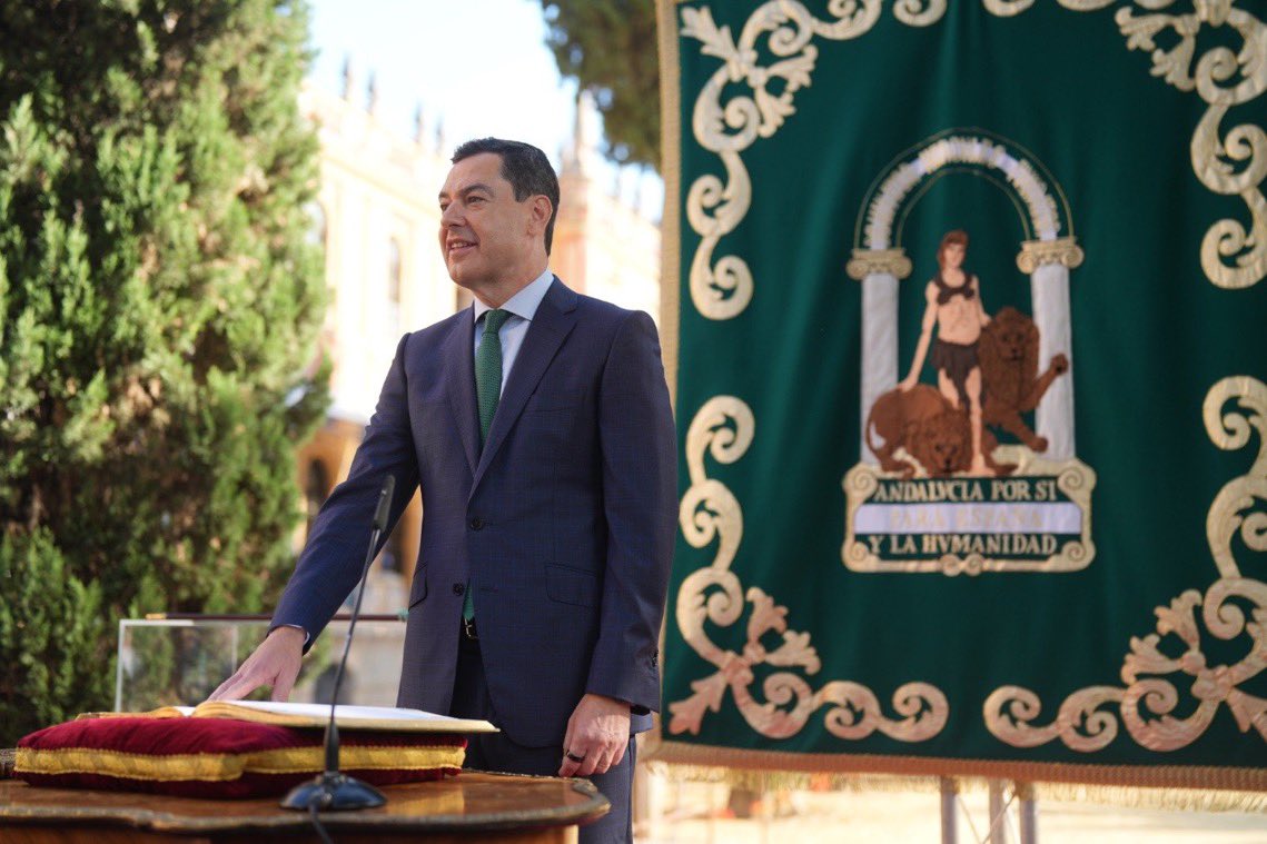 PP_Almeria's tweet photo. #LaVíaAndaluza de @JuanMa_Moreno ha transformado #Andalucía y seguirá haciéndola avanzar desde el diálogo, el entendimiento y la estabilidad.

📸 #Almería, presente en la toma de posesión del presidente de Andalucía. https://t.co/qMVRFL3143