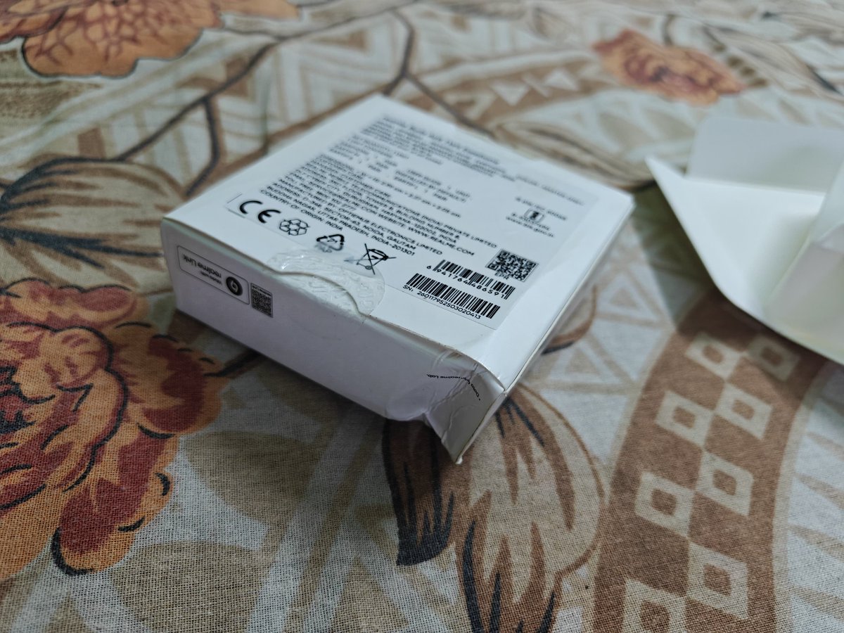 Pratikprgupta's tweet photo. @AmazonHelp @amazon @amazonIN
I've been an Amazon customer for 15+ years and never received a used product sold as new. My Realme Buds arrived in a damaged Amazon box, and completely broken brand seal &amp; damaged packaging. https://t.co/14GjMJGr12