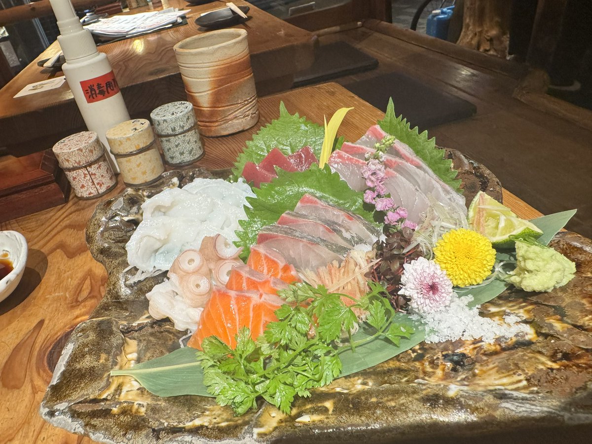 ryolake's tweet photo. りゅーたとかなぽよとエビ中のライブ見たあと飲みました
楽しかったです https://t.co/CKgTrw3ebG