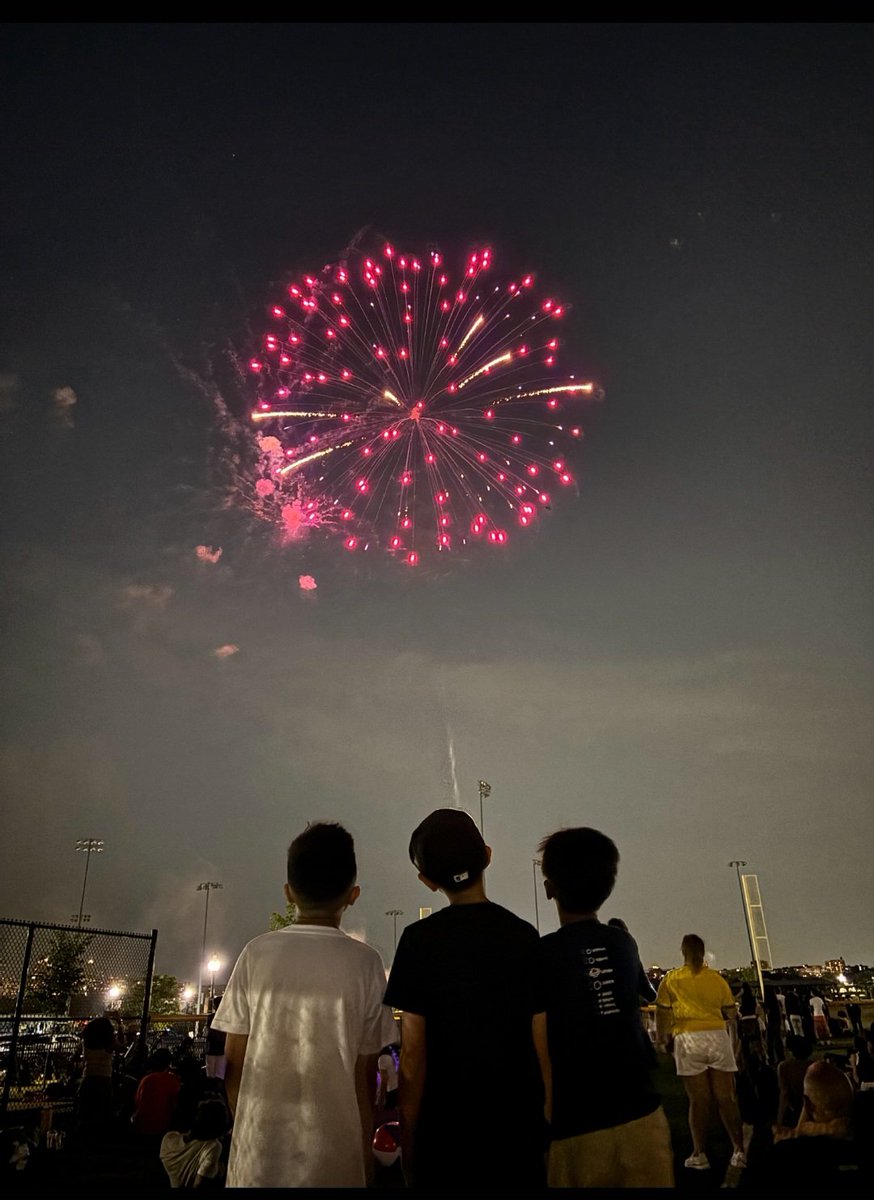 BeddingSay's tweet photo. Proud to be in a country where dreams could come true and thoughts and ideas could be spread! 

Wish you all had a great 4th of July celebration 🍾 

The great country would only be better! https://t.co/cRnoPX34Xg