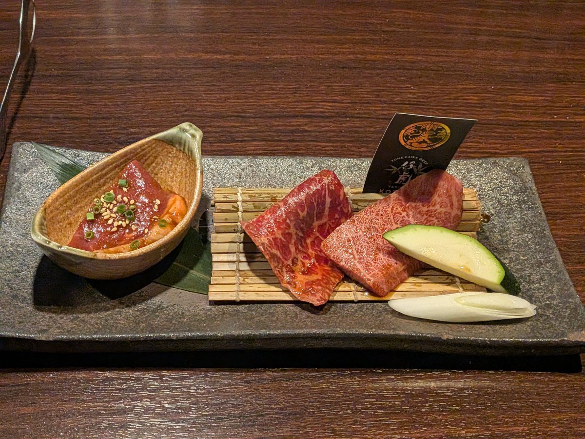 dongame04's tweet photo. 日頃の感謝を込めて、奥さんを労う焼肉ディナーへ🥩✨
今回は結構奮発してみたけど、お肉がとろけて本当に最高だった…！たまにはこういう贅沢してリフレッシュするのもいいですね。
​#焼肉 https://t.co/sZRncyWb1D