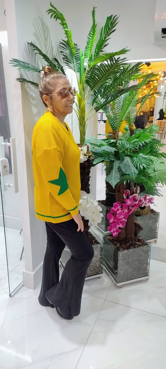 Cleo62363997's tweet photo. Bom dia família linda!!
💚💛 Domingo de torcida, de esperança e de muita energia positiva! 🇧🇷🙏
Já estou pronta para vestir as cores do nosso Brasil. Que seja um grande jogo! 💚💛✨⚽ https://t.co/9hXG6DXijX