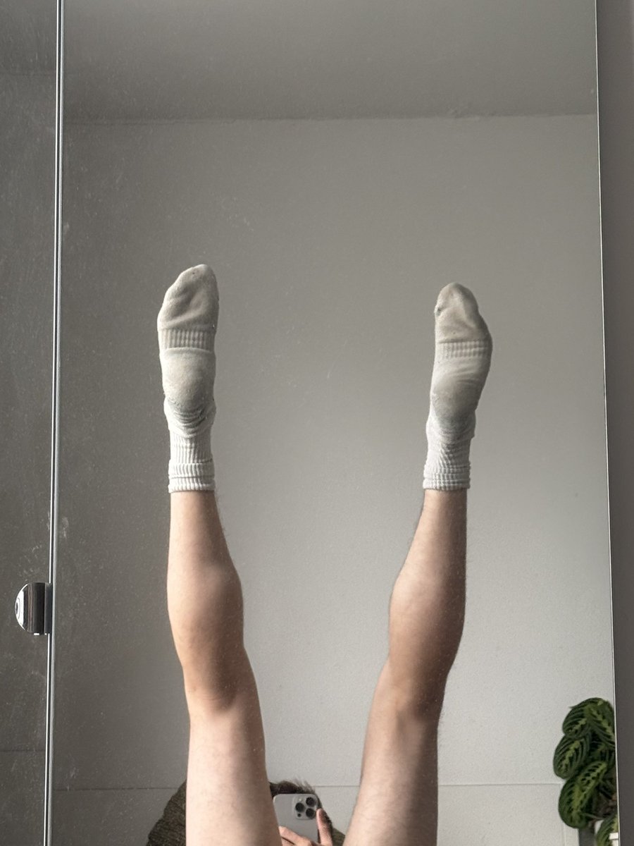 aquablvd's tweet photo. gay guy stretch posting https://t.co/nraOIUKCsc