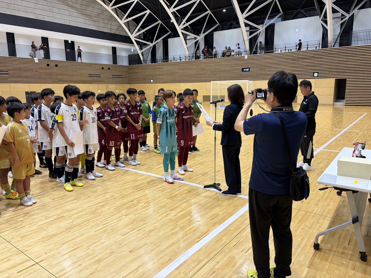 visselacademy's tweet photo. ／
CHAMPIONS 🏆🥇
＼

【U-12 試合結果】

🏆JFAバーモントカップ 第36回全日本U-12フットサル選手権 兵庫県大会
🗓️7月5日(日)

〈2次予選ラウンド①〉
🆚江井島イレブン
🔢4-0 (1-0.3-0)
⚽️#石神泰一
⚽️#安藤環志
⚽️⚽️#山口凜雄翔

〈2次予選ラウンド②〉
🆚BASARA
🔢7-1 (5-1.2-0)
⚽️#石神泰一
⚽️#桑垣咲志
⚽️#安藤環志
⚽️⚽️⚽️⚽️#山口凜雄翔

〈準決勝〉
🆚ジンガ三木
🔢4-2 (1-1.3-1)
⚽️#山口凜雄翔
⚽️#桑垣咲志
⚽️#安藤環志
⚽️#石神泰一

〈決勝〉
🆚西宮SS
🔢3-1 (1-1.2-0)
⚽️#山口凜雄翔
⚽️#吉元玖杜
⚽️#安藤環志

8月9日〜11日に開催されるJFAバーモントカップ 第36回全日本U-12フットサル選手権 全国大会への出場が決定しました！🎉

#visselkobe #ヴィッセル神戸 #ヴィッセル神戸U12