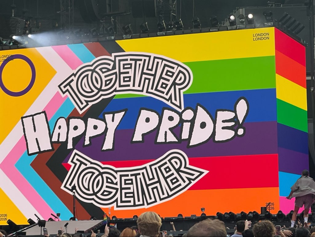 hrryrem's tweet photo. also also also !!!! the pride pre-show was the most fun event yet from within a kissco show. from the queer bipoc dj to the all the queens who had the most amazingggg looks. harry's show have always been such a safe space for so many ppl and certainly the pride pre-show further cemented that feeling. a hugeee round of applause to harry and his team for organizing it 🥹💐 @HSHQ @Harry_Styles
