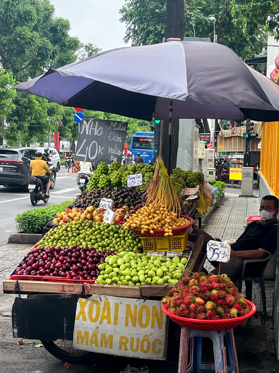 StepJobsVietnam's tweet photo. ホーチミン 旧ゴーバップ区のローカルエリアを散歩してみました🇻🇳💈
コラムページ：〜ホーチミン 旧ゴーバップ区 ストリート床屋とローカルグルメ〜
https://t.co/pNnFStxLPR
 #ベトナム #ホーチミン #ローカル #旅行 #観光 #カフェ #レストラン #アジア #海外 #海外就職 #ベトナム就職 https://t.co/b2iiF0f45t