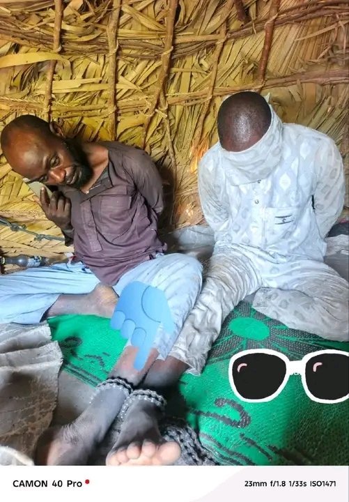 Crypto_Diet's tweet photo. Dear Hustlers,

When travelling, always carry tools along. I mean metal tools wey de produce gbimgbim sound. E go help you.

The Two grown men on the last image are kidnapped victims chained with a motorbike rim chain.

The teenage boy in the first and second image is a bandit who kidnapped them.

Indeed weak men die many times before they actually die.

Imagine what treatment a teenager is melting on these adults because he's holding a gun and proud to be called a bandit.

Before you chain me it's either I kpai by your gvns or you kpai by the same gvn.

I don't think any man should allow someone to do this to them cos of fear of death when you know once you are chained your life is not guaranteed anymore. Except you acted out of impulse cos a loved one was at the scene and you were threatened with their own lives.