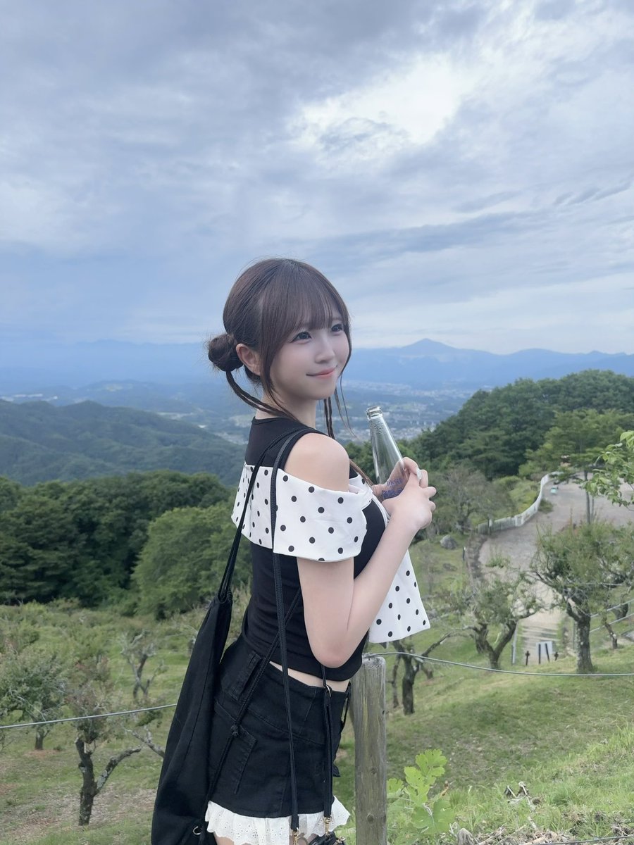 emmarumaru8's tweet photo. 実はアイドル卒業して1年で15kg近く太って1年で元の体重（ほぼ）に戻しました！！
長い戦いだった、、、、

before        ⇒        after https://t.co/RwqkTqS5Fv