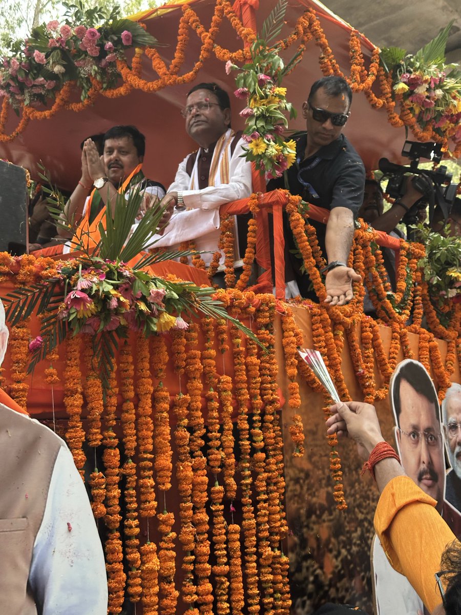 sagunbjp's tweet photo. हम सभी कार्यकर्ताओं के नेता, @BJP4India के मा.राष्ट्रीय अध्यक्ष आदरणीय श्री @NitinNabin जी के  कल लखनऊ आगमन पर; मा.प्रदेश अध्यक्ष- @BJYM4UP आदरणीय बड़े भाई श्री @irohitmishrabjp जी के नेतृत्व में आयोजित ऐतिहासिक स्वागत-अभिनंदन कार्यक्रम में सम्मिलित हुआ।
@BJP4UP @BJYM4UP @BJYM https://t.co/CyrfY61Hkz