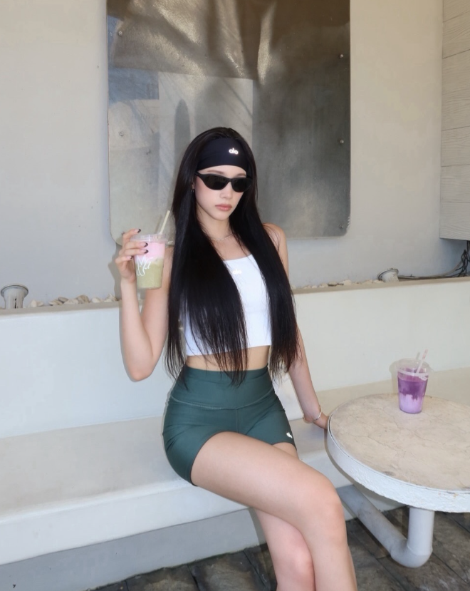 fotg_hiyyih's tweet photo. 260705 hiyeahhh_ ig update  (i)

“Got the strawberry matcha"

"˗ˏˋ 🍓🍵 ˎˊ˗"
📍Maja Cafe Bali

"Babies.. they put on the bracelet for me how can I not buy ( •́ ̯•｡̀ )”   

#HUENING_BAHIYYIH #휴닝바히에 
#Kep1er #케플러 https://t.co/Fo8ydjnW79