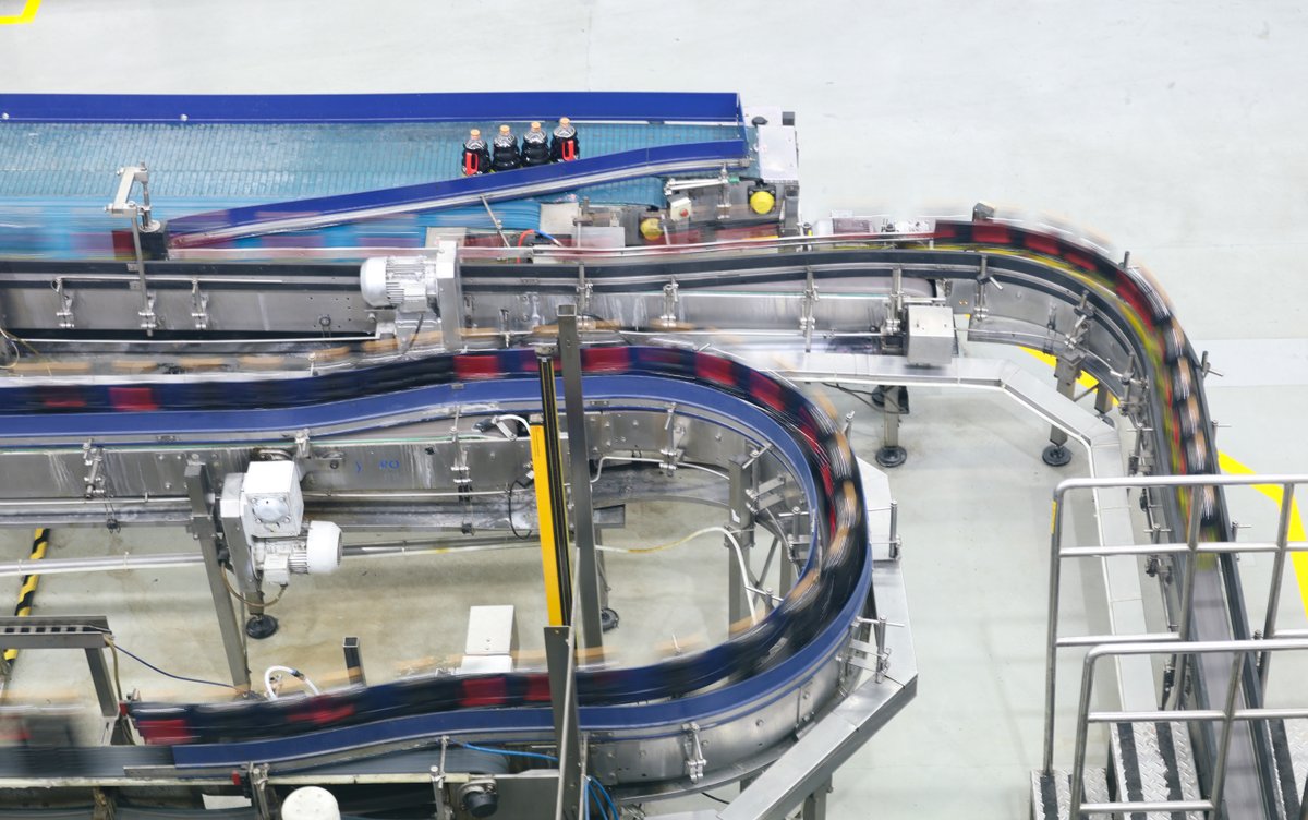 ChinaDaily's tweet photo. World's first soy sauce "lighthouse factory" in #Foshan leverages #AI to upgrade brewing https://t.co/6hUgcyuhgX https://t.co/ilRo1vQcHG