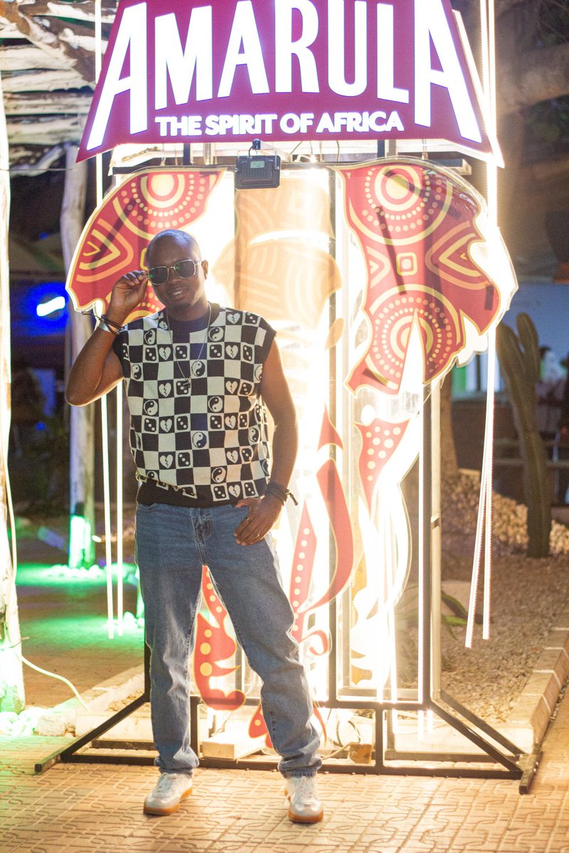 Iam_DaRealJames's tweet photo. Making memories count. ✨️🤍🖤 #amarula #sunnysessions #sunnysessionswithamarula https://t.co/nvJG8wJ5Zn