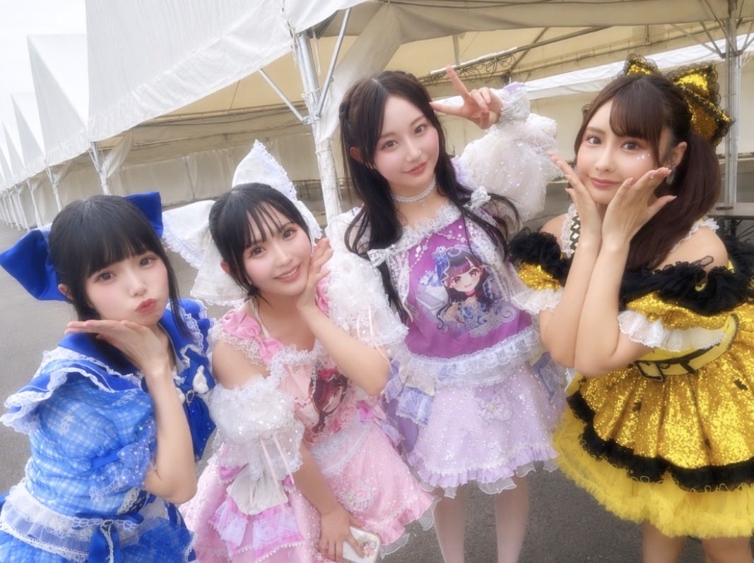 tina_ttt0508's tweet photo. 最後元モノガメンバーで集結したのさ♡
だいすきいいーーーっ

#NATSUZOME2026 
#iLife さん
#のんふぃく さん https://t.co/lU3fvWgUMQ