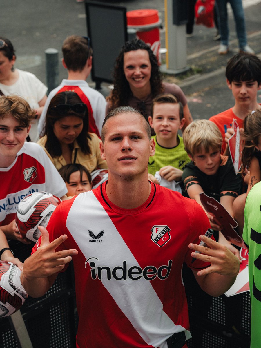 fcutrecht's tweet photo. Ons goed vermaakt 🌟 https://t.co/Ba1U6wMWAp