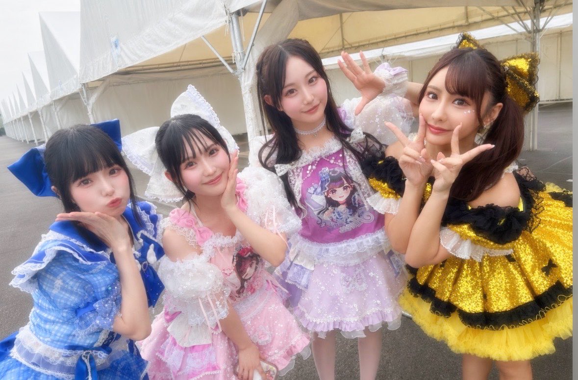 tina_ttt0508's tweet photo. 最後元モノガメンバーで集結したのさ♡
だいすきいいーーーっ

#NATSUZOME2026 
#iLife さん
#のんふぃく さん https://t.co/lU3fvWgUMQ
