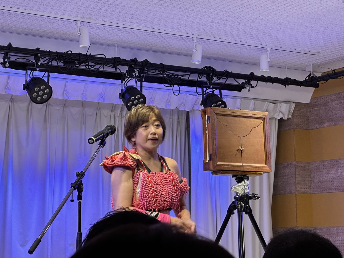 Shigure_gure's tweet photo. #プチプチ乱丸フェスタ ラジオ体操のウォーミングアップから始まり 広田さんの自作紙芝居🍑 何させても上手い広田さん🌸
広田さんが居てるだけで みんなが笑ってしまうのも 広田さんのお人柄😊 紙芝居の内容もレスラーさん絡めてて面白くて🤣本当にムードメーカーなさくらさん🌸次回も楽しみ😊 https://t.co/47Xit1FDrQ