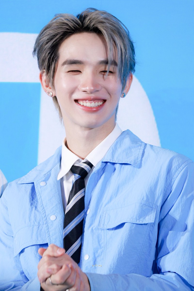 sunfleur_0328's tweet photo. 05072026 | #EffaclarxNutHong

 sweeeeeeet smile  ·͜·♡
@hongshihoshi03

➖
LAROCHEPOSAY X NUTHONG
#hongshihoshi #LYKN 🌻 https://t.co/nUnmxcdIg9
