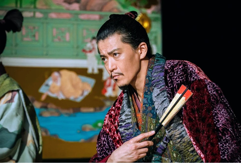 art_ex_japan's tweet photo. 【大河ドラマ 豊臣兄弟！】織田信長役・小栗旬さんが語る“本能寺の変”

本能寺の変の見どころなどを語りました。「本火でロケ撮影ができたのは光栄」「もし秀吉が信長を討ちにきたら、喜んで後を託した」。例の“首の傾き”にも触れてくれました。 #豊臣兄弟 #小栗旬 
 https://t.co/VIAKACSClZ https://t.co/zZ0CFa2zTe