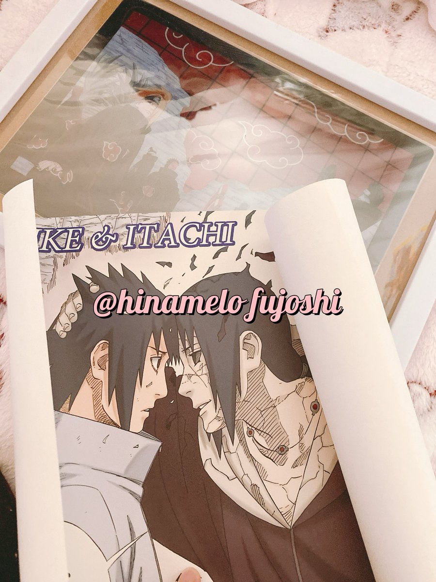 hinamelofujoshi's tweet photo. そろそろ長年のグッズを全て整理したいんだけど、細々したカードやちっちゃいフィギュアやシール、アクスタ等は保管出来てるけどこういう大きいものはみんなどうやって保管してるの？それとも何かで飾ってるの？😥💦
ポスターや切り抜き系、箱からフィギュアわたし出せないタイプ…🥲 https://t.co/eXW587hxng
