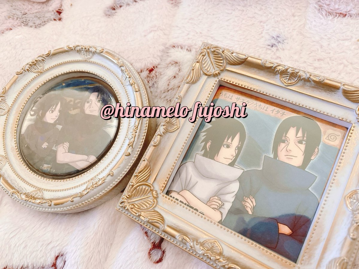 hinamelofujoshi's tweet photo. そろそろ長年のグッズを全て整理したいんだけど、細々したカードやちっちゃいフィギュアやシール、アクスタ等は保管出来てるけどこういう大きいものはみんなどうやって保管してるの？それとも何かで飾ってるの？😥💦
ポスターや切り抜き系、箱からフィギュアわたし出せないタイプ…🥲 https://t.co/eXW587hxng