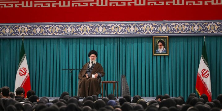 Hanil766's tweet photo. سید علی خیلی 
زحمت ما را کشیده است
#باید_برخاست
#امت_وفادار https://t.co/1jJRG0yrIx