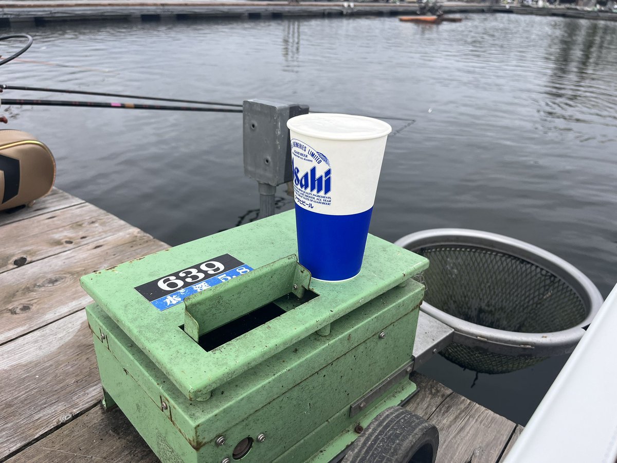 N354565's tweet photo. 流水会例会in椎木湖🐟
今年はここは２回目。
全然きてなかった😅
だんご一択で頑張ったけど２０コいかなかった🥺
が、しかし、お弁当と生ビが美味いからヨシ👉 https://t.co/h9gC7D5L6p