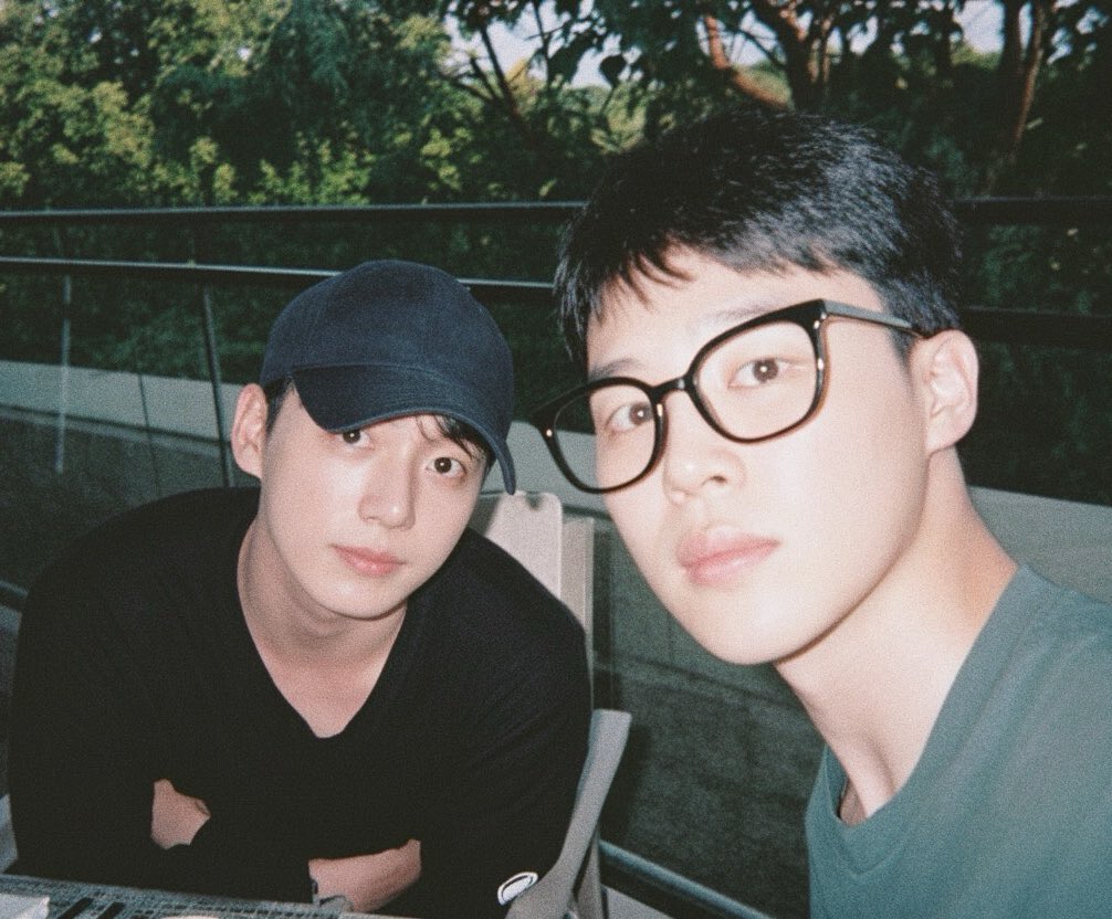 kookmindailys's tweet photo. my nerds https://t.co/DX2qZQOYb4