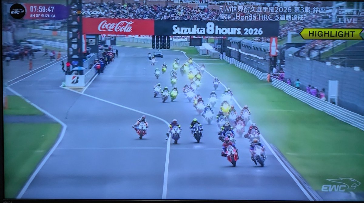 BitterBlue1967's tweet photo. 2026鈴鹿8時間耐久レース
今年はCafe DOORで観戦☕
レースは雨のためセーフティカーのまま赤旗終了🏁
HRCは5連勝だそうです🏆️ https://t.co/hJrJOv3I4i