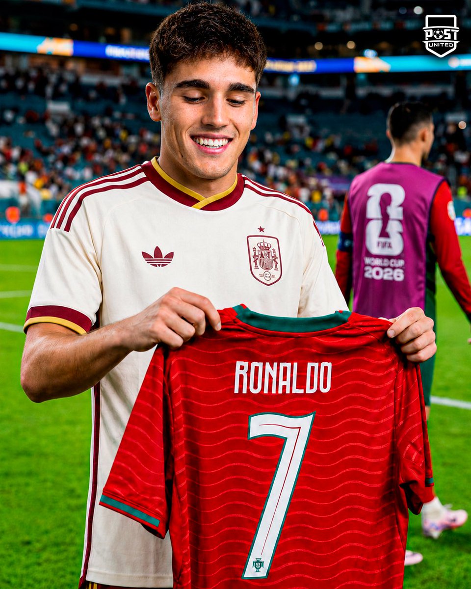 postunited's tweet photo. 👀🇵🇹 PAU CUBARSÍ TIENE UN OBJETIVO:

🗣️ “Me gustaría pedirle la camiseta a Cristiano Ronaldo, pero seguramente tenga cola”

🎙️ RNE https://t.co/NeifaoZGI1