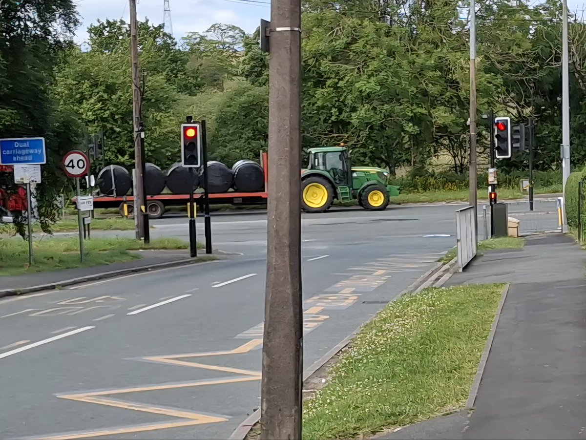CAYMUSOCAUGHEY's tweet photo. @CAYMUSOCAUGHEY 🐦
Random Tractor
#Random #Tractor #Tractors #Trailers #BackBritishFarming #SupportBritishFarmers #SupportBritishFarming #BuyBritish #BritishFarmers #BritishFarming #NoFarmersNoFood #LittleThingsMatter #TractorsOfTwitter #RedTractor https://t.co/a5zKrfrpBN