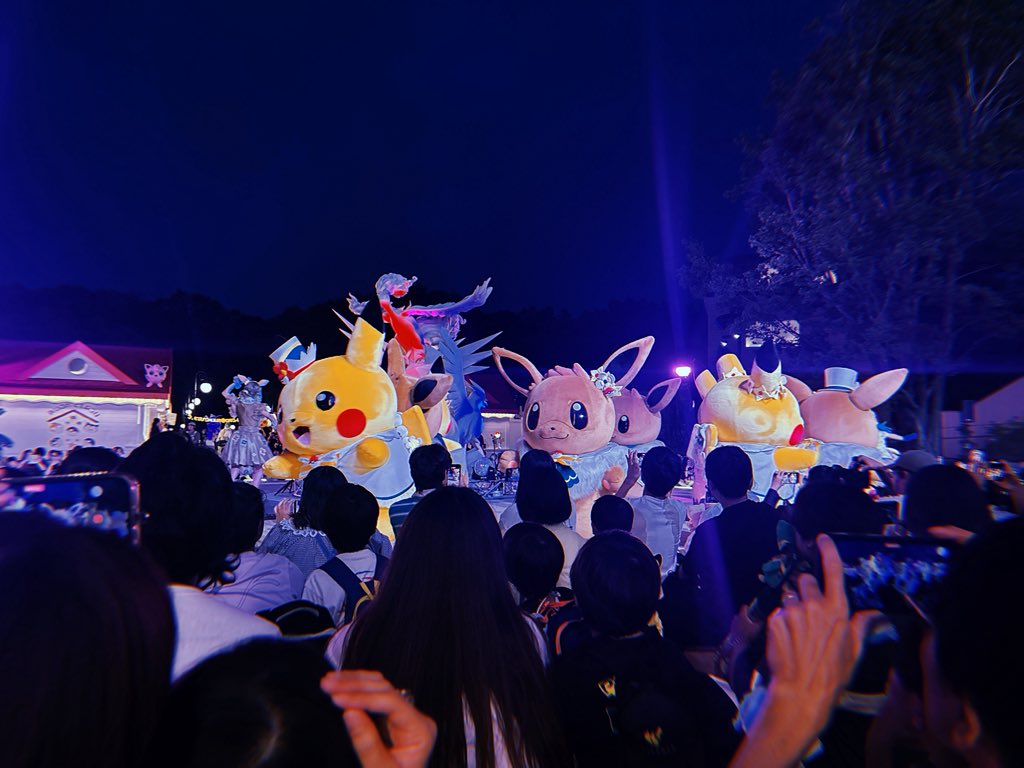 Pokemon_ume's tweet photo. 夜のパレードめちゃくちゃ良かった！
#ポケパーク #ポケモン #イーブイ #ピカチュウ https://t.co/ynxeCCLyib