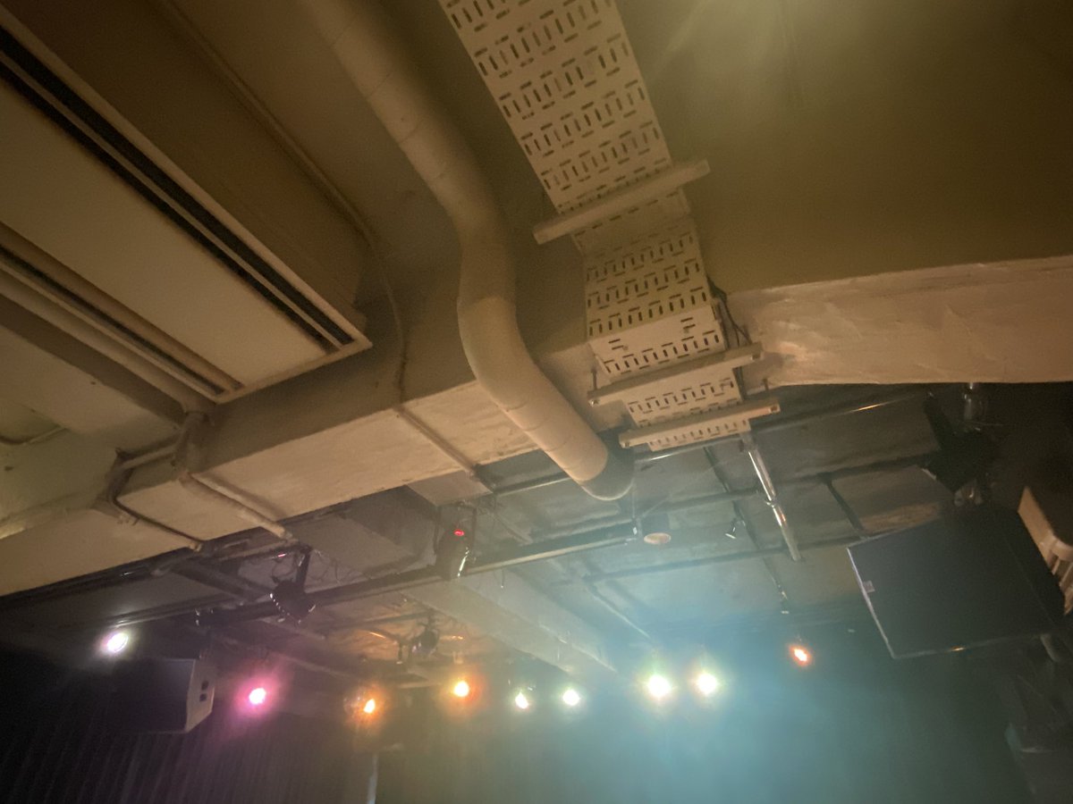 TakanoriSudo's tweet photo. 今日は推し始めて2年以上経つ ＃mlalylu さんの東京単独ライブへ。

想像していた遥か上を行くシューゲサウンドでアルコール進むw

六本木新世界という箱凄く良くて、メジャーとか関係ない音楽の楽しさがここに凝縮。

まゆさんありがとう最高でした！
足元撮らせてもらったwけど自分には出せないな… https://t.co/fiDbMN82eY