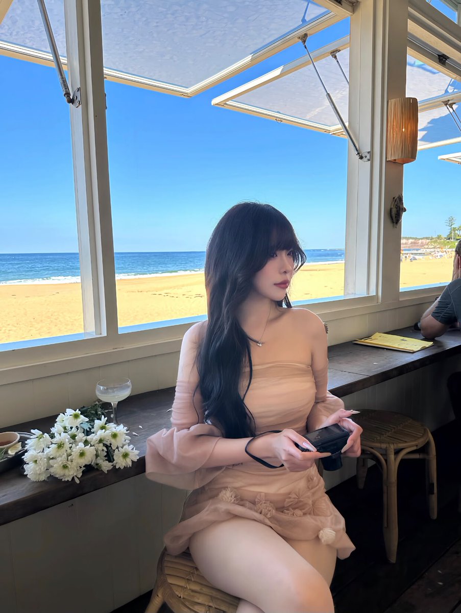 kingboodeenn's tweet photo. #VisitMelbourne
#MelbourneBeach
#MelbourneLife
As the sea breeze gently blows and the sunshine bathes my face, I capture today’s most genuine smile on Melbourne’s seafront, preserving these precious moments for myself. https://t.co/zfvVTbL7Ui