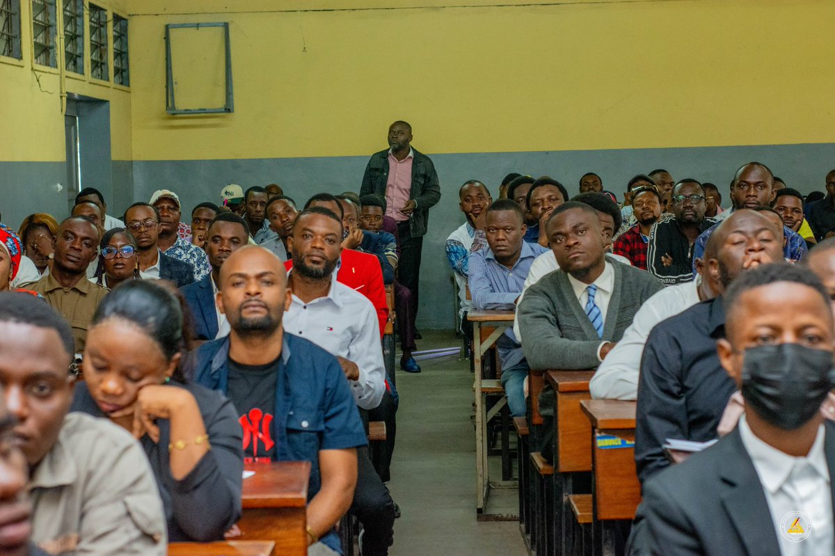 LwambaTeddy's tweet photo. Après près de 15 ans, la SNEL SA relance son recrutement à travers toute la République démocratique du Congo.

J’ai eu l’honneur de donner, ce dimanche, le coup d’envoi des épreuves à Kinshasa, aux côtés des membres du Comité de gestion, tout en encourageant les candidats à faire preuve de mérite, de discipline et de concentration.

Ce recrutement, ouvert à plusieurs profils, notamment des ingénieurs et des économistes, marque le retour d’une politique fondée sur la compétence et la méritocratie.

Nous investissons dans les femmes et les hommes qui construiront l’avenir de la SNEL SA et contribueront à renforcer durablement le service public de l’électricité au bénéfice de notre pays.

#SNEL #RDC #Recrutement #Méritocratie #Électricité @Presidence_RDC @PrimatureRDC @SuminwaJudith @molendosakombi @ted_lwamba @Min_Resshyd_rdc @portefeuille_cd