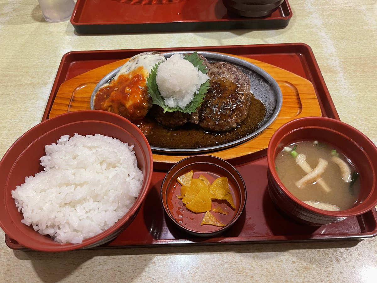 kutabre352's tweet photo. Joyfullのハンバーグ3つも食ってやったぞ
うめぇ https://t.co/MALtjidIFy