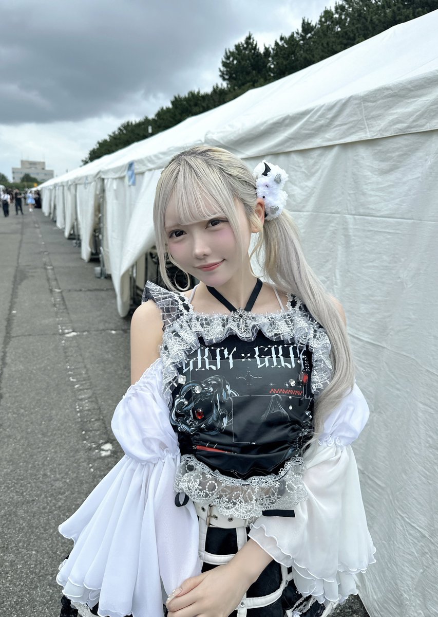 coai_yoruami's tweet photo. ギルギルフェス衣装どうー？🤍✨ https://t.co/I4uv9ZksSP
