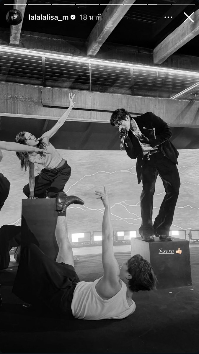 ppopwmsr's tweet photo. ปอร์เช่สมมงน้องรักของเจ้ลิซสุดๆ 🥹👑 เจ้ลงเครื่องละไปหาที่งาน #OVERHOPEDTheMVPremiere ไม่พอ ถ่ายรูปถ่ายคลิปน้องลงสตอรี่ไปอีก เจ้คงภูมิใจเนาะ ซัพพอร์ตกันตลอดเลย 🖤

#OVERHOPED
#SVRN https://t.co/GhAksm8wdJ