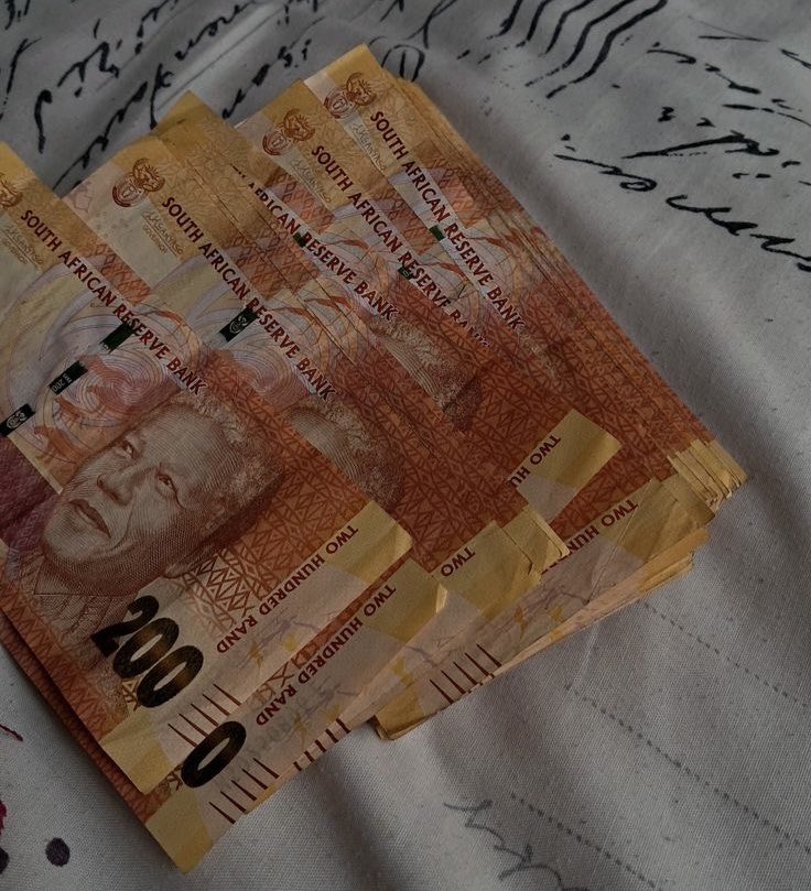 RealKoenaza's tweet photo. If I gave you R2000 right now, what would be the first thing you would do with it? https://t.co/7KW2ZInY8h