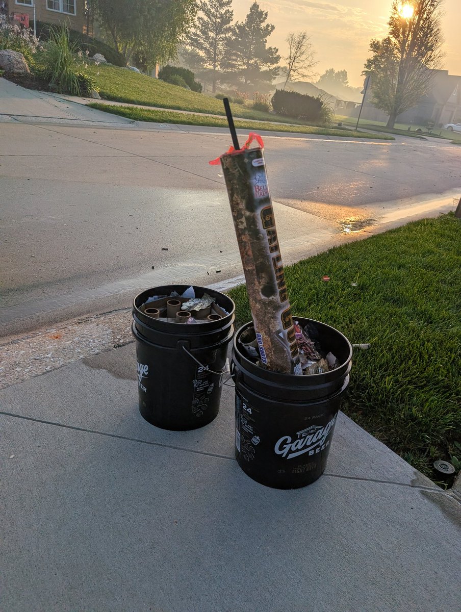ErinAlbe's tweet photo. Spotted on my walk at 630 this morning @drinkgaragebeer https://t.co/VrR261F0ms
