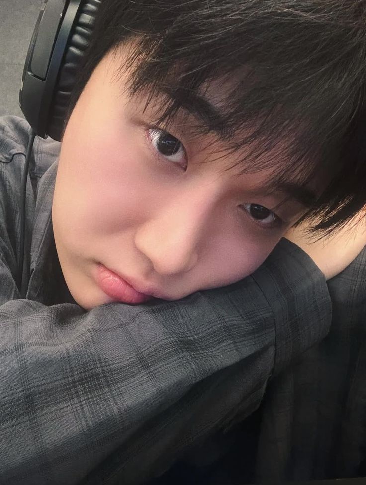 higyeomi's tweet photo. better late than never (˶ᵔ ᵕ ᵔ˶)

#ForXSelcaDay #FXSD #OMEGA_X #오메가엑스 #jaehan #재한 https://t.co/BI0Zkl1qN9