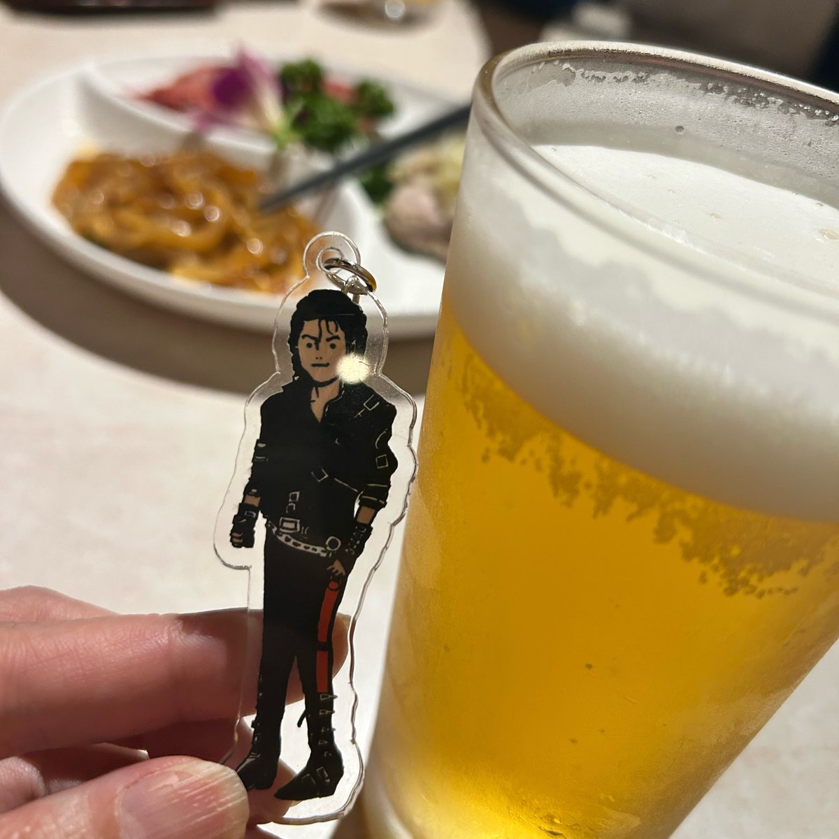 dore_mimi's tweet photo. 郷太くん(@Gota_NonaReeves と高橋芳朗さん(@ysak0406 )副音声でNONA友と #映画マイケル おかわり！
映画館でスマホ&amp;イヤフォンって新体験😳エンドロールまでたっぷり2人のトークが楽し過ぎた✨ただ映画に集中して副音声聴くのおろそかになったり反対も。なかなか難しい！5回目くらいが正解かもw https://t.co/CqBQTbNPNd