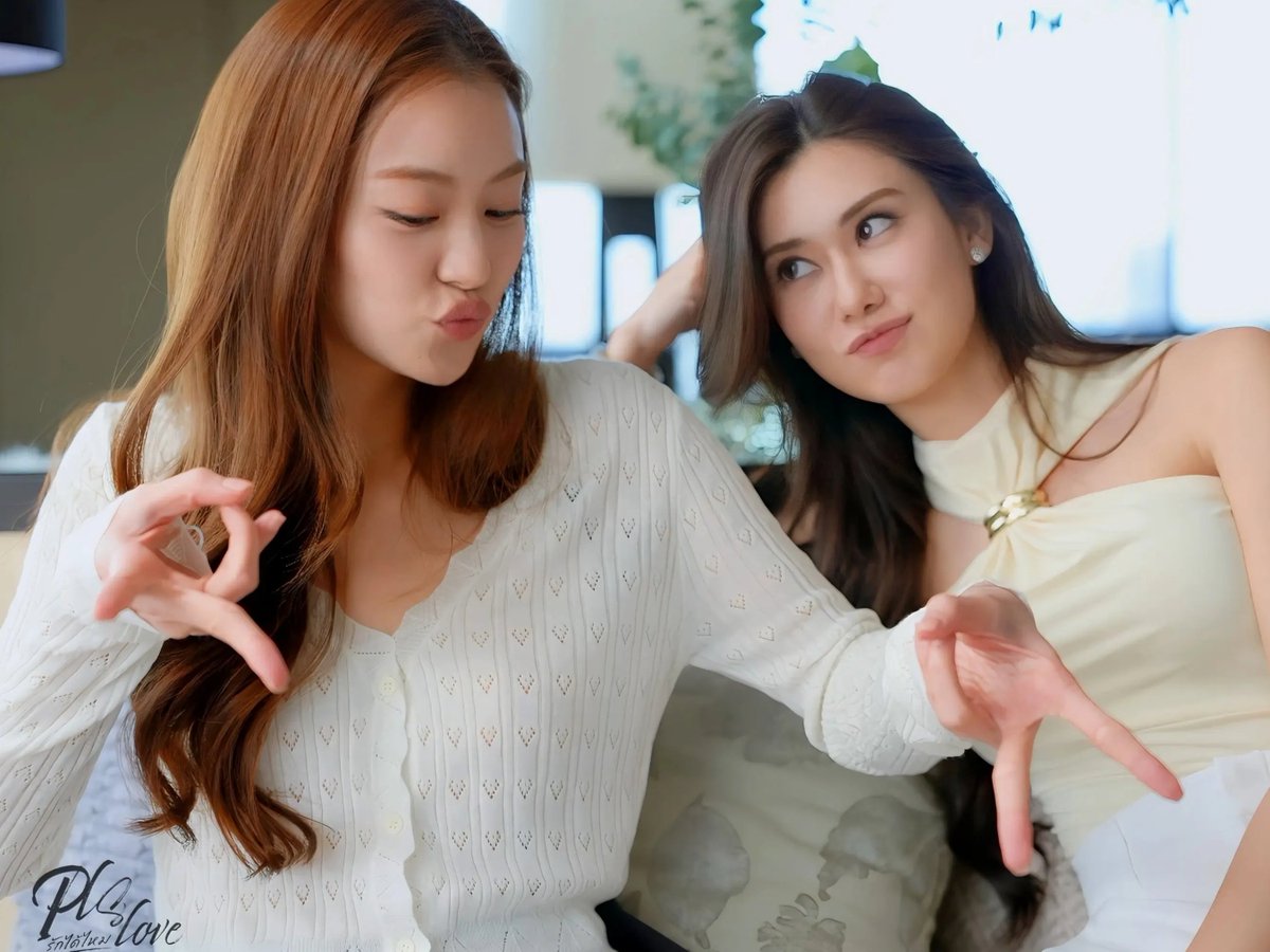 fluxiedust's tweet photo. Time passes, but Lena Lalina still looks at Miu the same way 🤍 https://t.co/OPy8kkOTnf