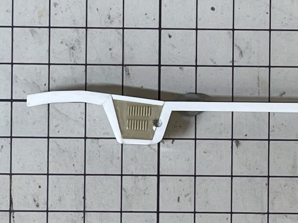 フェンダーではありませんトミ-スミスかと フェンダーの工作。ここはいろんなタイプがあるようで、キットのパーツ