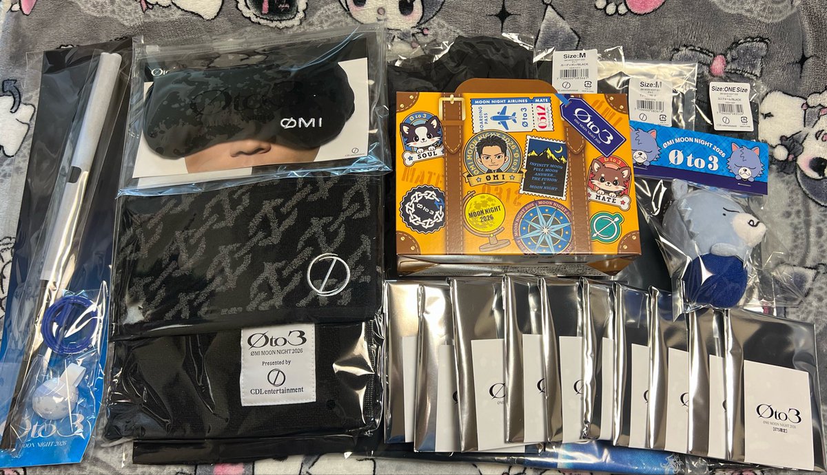 htstmm's tweet photo. Øto3のグッズ届いたー
白T以外買ってしまったー
キーホルダーも無事３種類揃いました！
てか、届くの早すぎない!?w
#ØMI
#Øto3 https://t.co/BcBtPSV2Gp