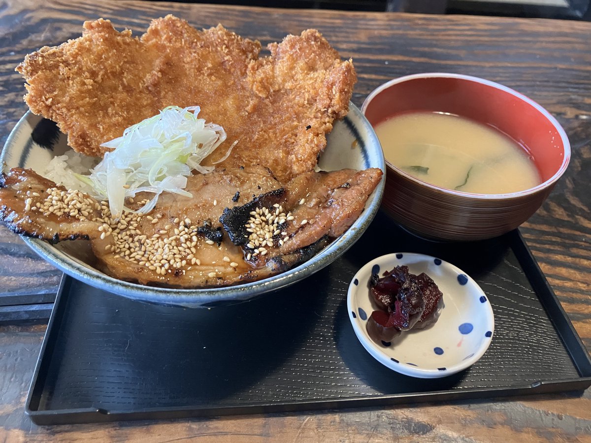 she_on10's tweet photo. 秩父長瀞近辺散策
正丸峠は霧で何も見えん
イニDの聖地らしいがただでさえ狭い道にセンターのキャッツアイでさらにテクニカル https://t.co/6ZLMAahkxj