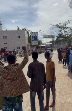 akram62295's tweet photo. Do the officials see the results of their decisions that have left Somalia looking so wretched? https://t.co/zKWlBN4N4y
