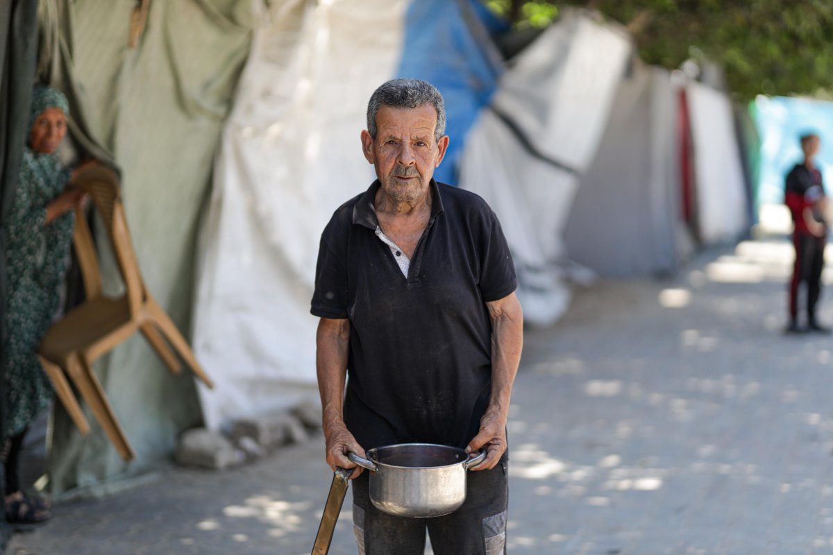 WCKitchen's tweet photo. Seniors are among the most vulnerable in any conflict or disaster. In Gaza, where displacement has left many without consistent access to food, the journey to find a meal can be long and exhausting. When our #ChefsForGaza team met 70-year-old Izzat Abdel Aal Al-Shafie, he had made that trek himself—displaced from his home in North Gaza and searching for food.
"When the meals reach us, we feel that someone still remembers us and cares about us," he told us.
WCK teams are working around the clock, serving hundreds of thousands of hot meals every day so seniors like Izzat have access to a consistent meal. #FoodIsLife